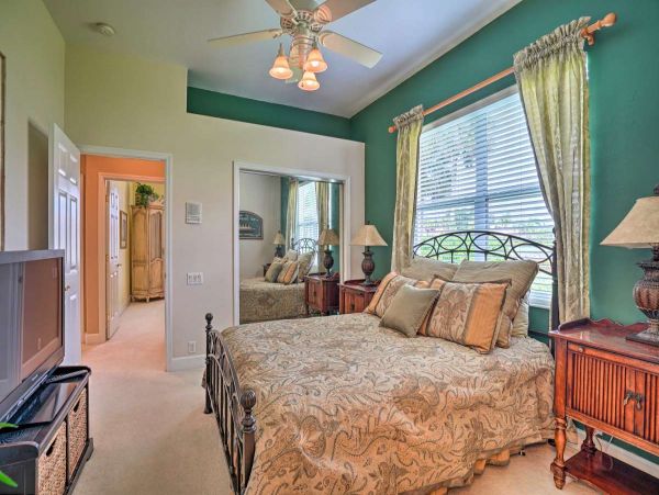 Lakefront 4 Bedroom Vacation Rental in Naples