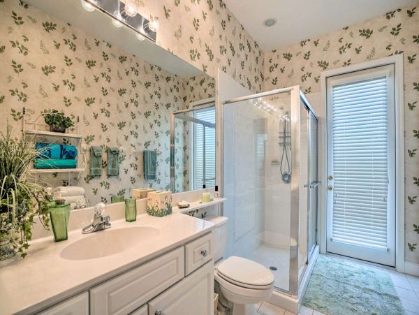 Lakefront 4 Bedroom Vacation Rental in Naples