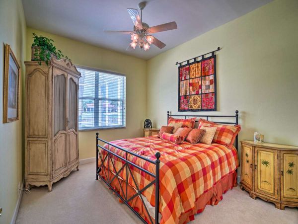 Lakefront 4 Bedroom Vacation Rental in Naples
