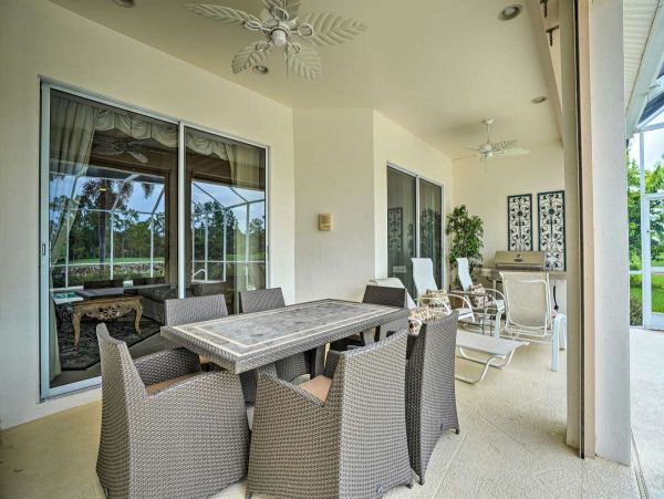 Lakefront 4 Bedroom Vacation Rental in Naples