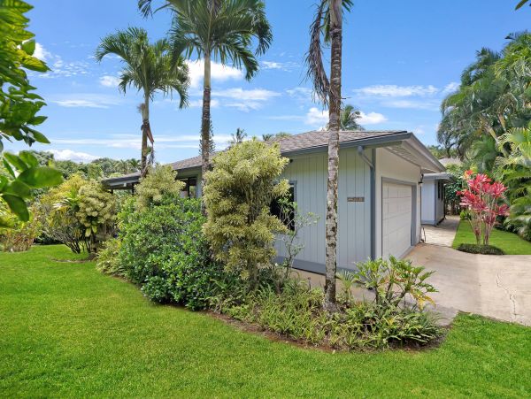 Walk to Beach Vacation Home Three Bedroom