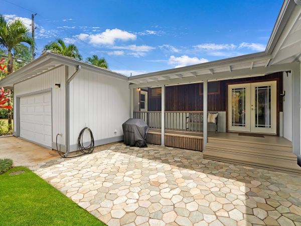 Walk to Beach Vacation Home Three Bedroom