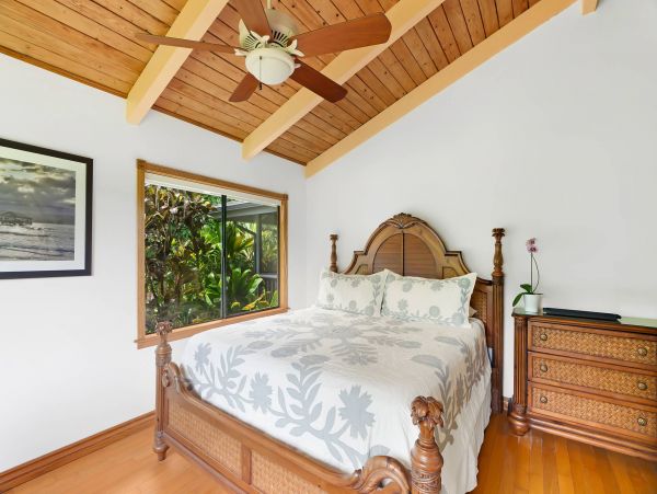 Walk to Beach Vacation Home Three Bedroom
