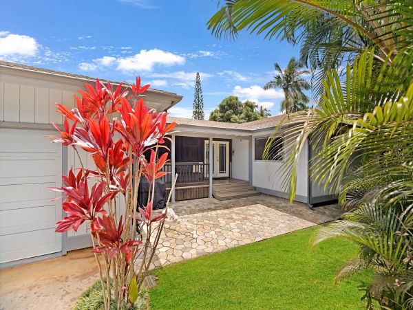 Walk to Beach Vacation Home Three Bedroom