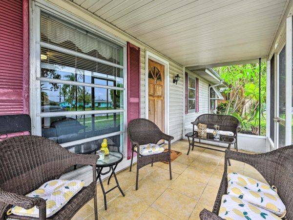Two Bedroom Home with Pool & Sleeps 6 Guests