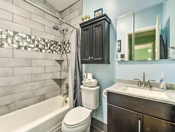 Two Bedroom Home with Pool & Sleeps 6 Guests