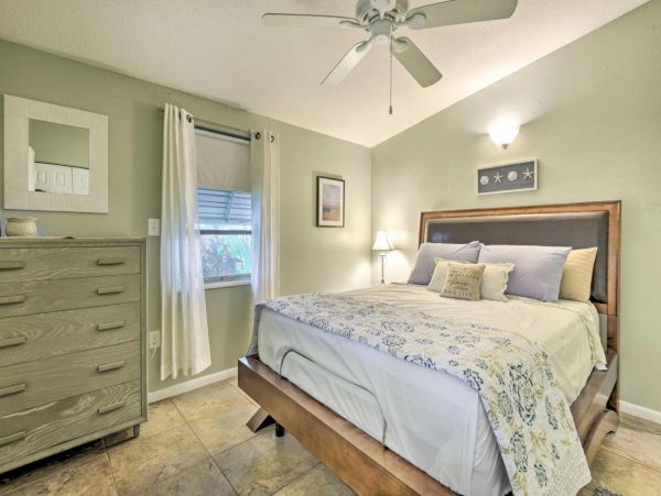 Two Bedroom Home with Pool & Sleeps 6 Guests
