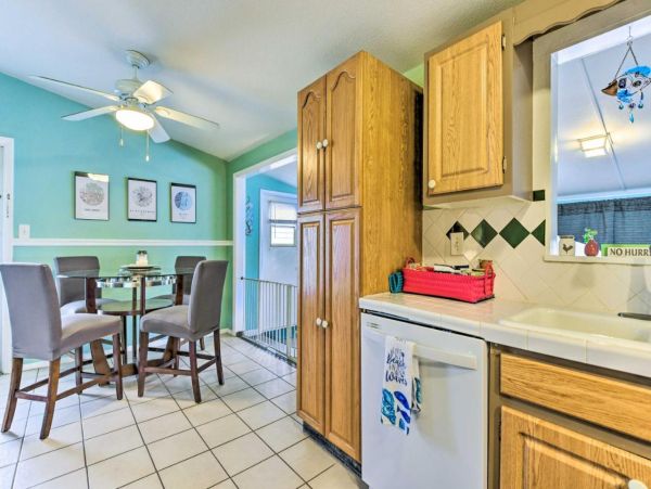 Two Bedroom Home with Pool & Sleeps 6 Guests