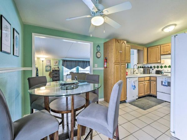 Two Bedroom Home with Pool & Sleeps 6 Guests