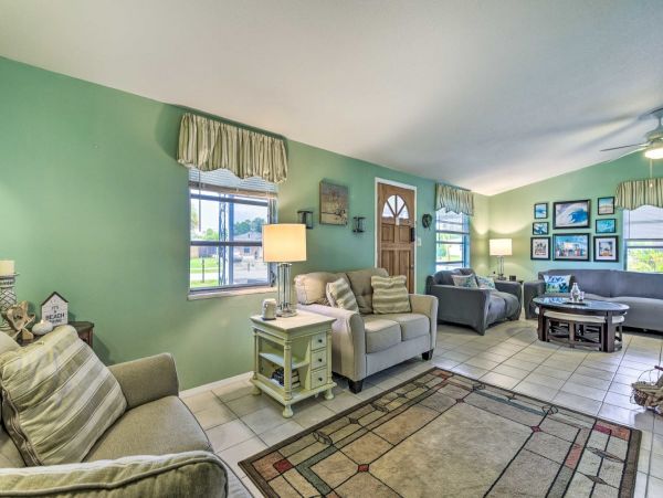 Two Bedroom Home with Pool & Sleeps 6 Guests
