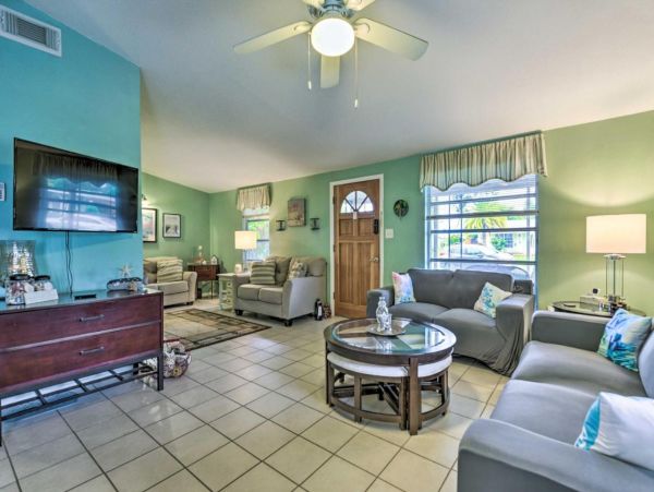 Two Bedroom Home with Pool & Sleeps 6 Guests