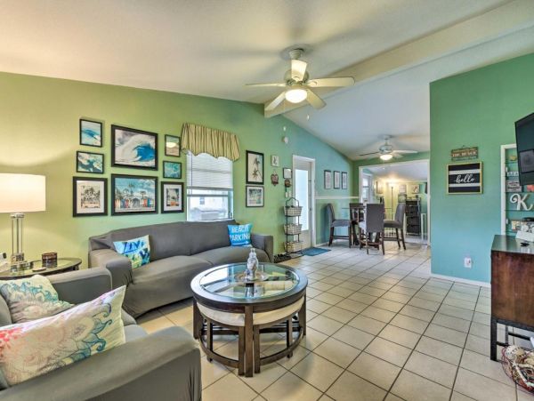 Two Bedroom Home with Pool & Sleeps 6 Guests