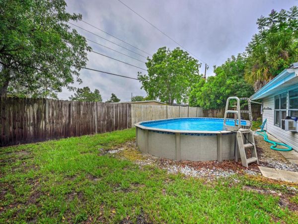 Two Bedroom Home with Pool & Sleeps 6 Guests