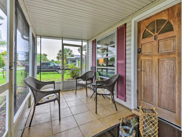 Two Bedroom Home with Pool & Sleeps 6 Guests