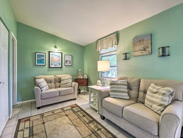 Two Bedroom Home with Pool & Sleeps 6 Guests