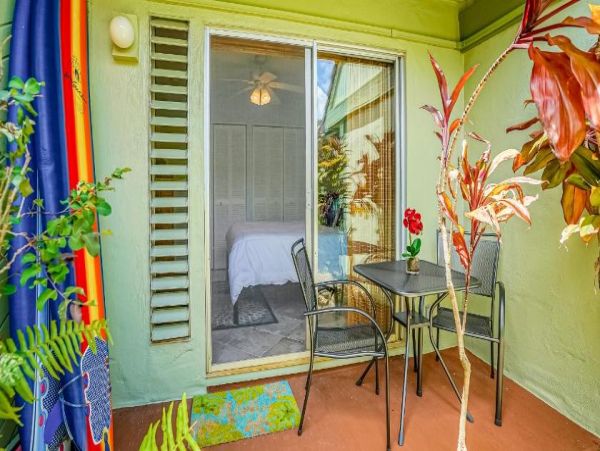 Lahaina Vacation  Two Level Condo Three Bedroom Walk to Beach