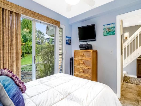Lahaina Vacation  Two Level Condo Three Bedroom Walk to Beach