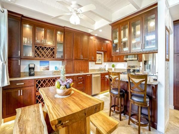 Lahaina Vacation  Two Level Condo Three Bedroom Walk to Beach