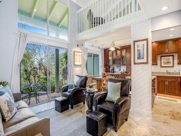 Lahaina Vacation  Two Level Condo Three Bedroom Walk to Beach