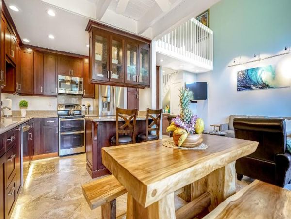 Lahaina Vacation  Two Level Condo Three Bedroom Walk to Beach