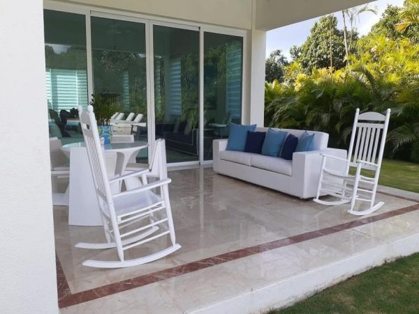 Gorgeous 8 Bedroom Home with Pool & Spa