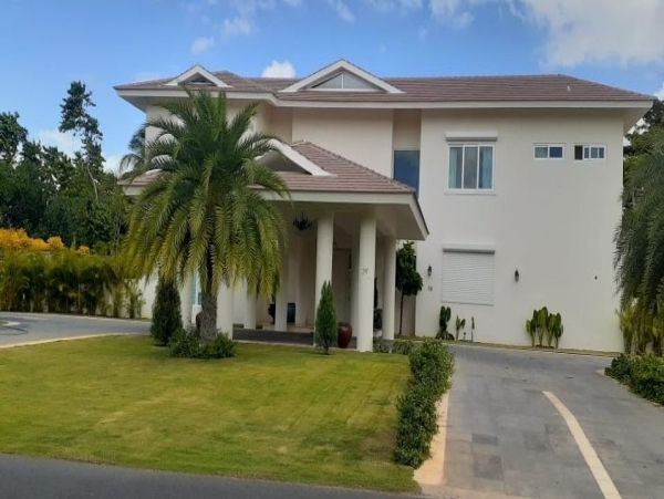 Gorgeous 8 Bedroom Home with Pool & Spa