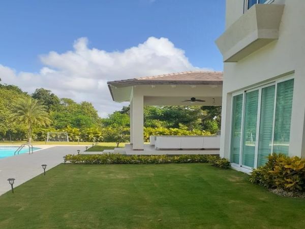 Gorgeous 8 Bedroom Home with Pool & Spa