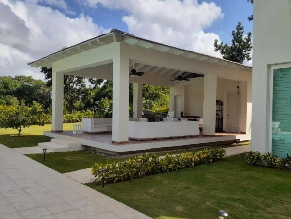 Gorgeous 8 Bedroom Home with Pool & Spa