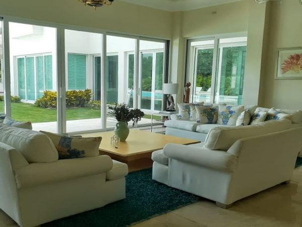Gorgeous 8 Bedroom Home with Pool & Spa