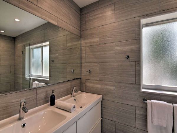 Canalfront Four Bedroom Vacation Home with Private Pool & Boat Dock