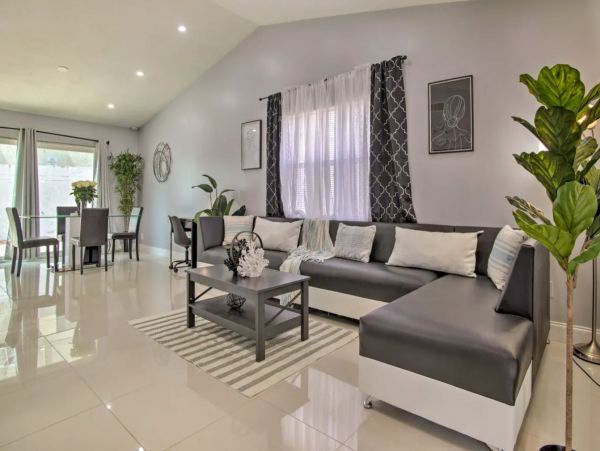 Lovely Lauderhill 3 Bedroom Vacation Home Sleeps 6 Guests