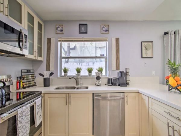 Lovely Lauderhill 3 Bedroom Vacation Home Sleeps 6 Guests