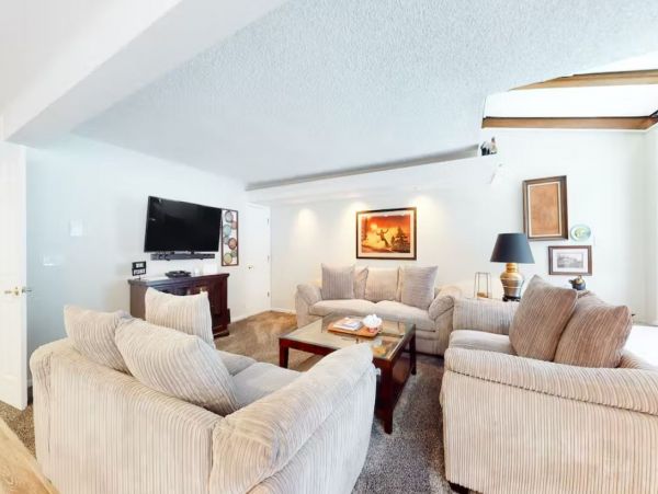 Charming Vacation Condo in Avon Sleeps 8