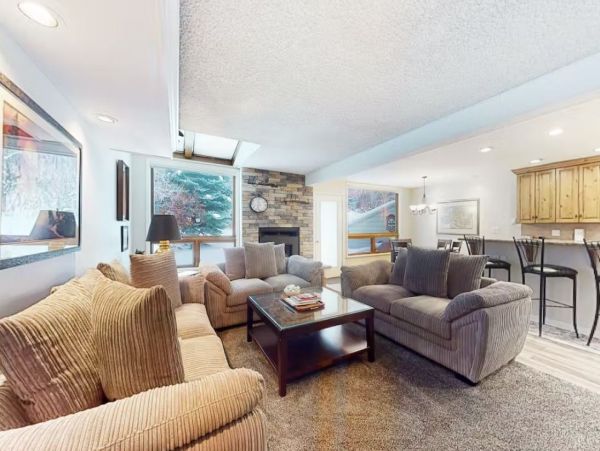 Charming Vacation Condo in Avon Sleeps 8