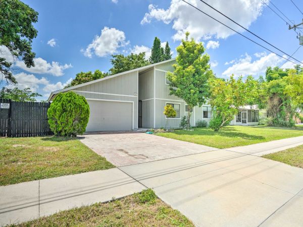 North Fort Myers Vacation Rental with 4 Bedroom & Canal Views