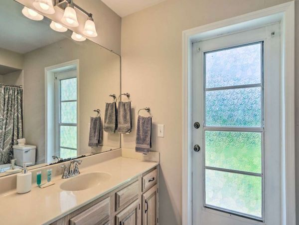 Fort Myers Vacation Home with Private Pool Sleeps 6