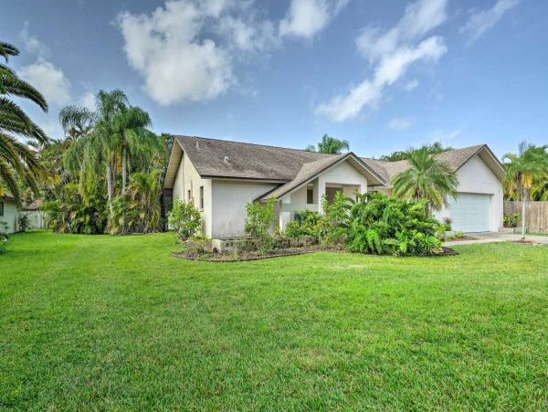 Fort Myers Vacation Home with Private Pool Sleeps 6