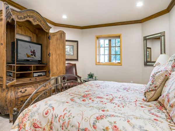 Mountain Views Avon Vacation Home Five Bedroom