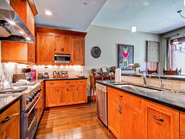 Beautiful Ski In/Ski Out Home with 4 Bedrooms + Den & Mountain Views