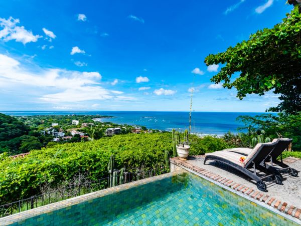 Ocean View 3 Bedroom Home Sleeps 9