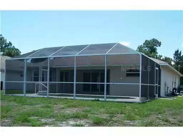 Two Bedroom Vacation Home with Private Pool Sleeps 6 Guests