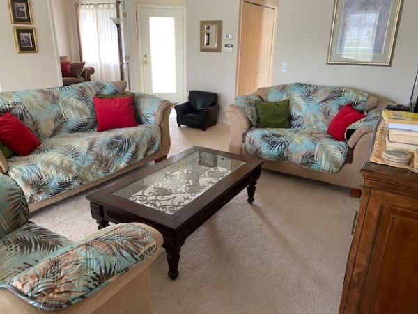 Two Bedroom Vacation Home with Private Pool Sleeps 6 Guests