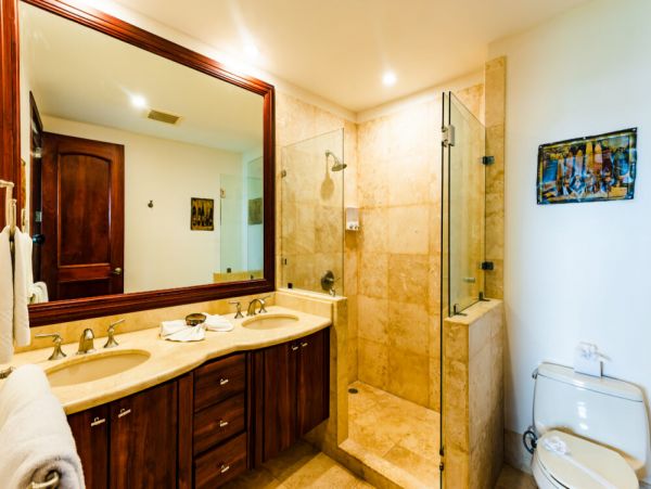Beachfront 3 Bedroom Condo in Playa Langosta