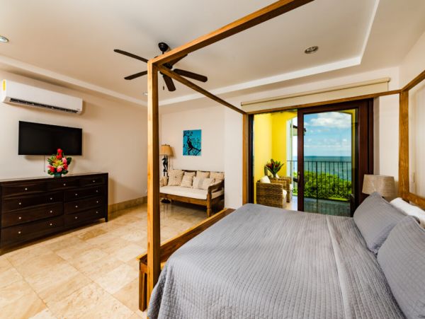 Beachfront 3 Bedroom Condo in Playa Langosta