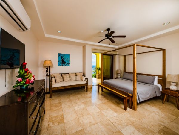 Beachfront 3 Bedroom Condo in Playa Langosta