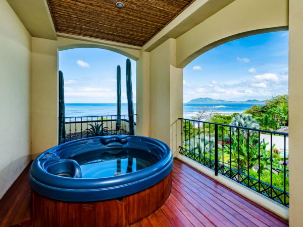 Beachfront 3 Bedroom Condo in Playa Langosta
