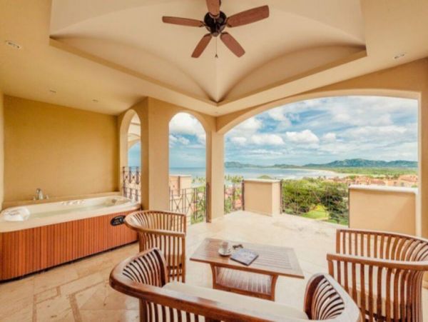 Luxury Penthouse with 3 Bedrooms & Ocean View