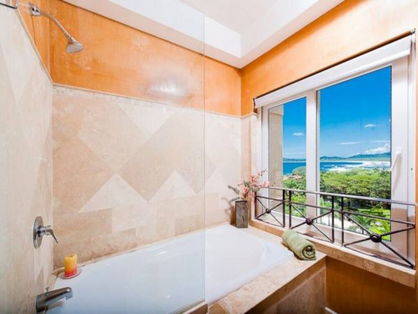 Luxury Penthouse with 3 Bedrooms & Ocean View