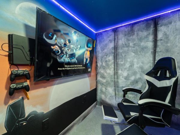 Beautiful 6 Bedroom Home with Game Room