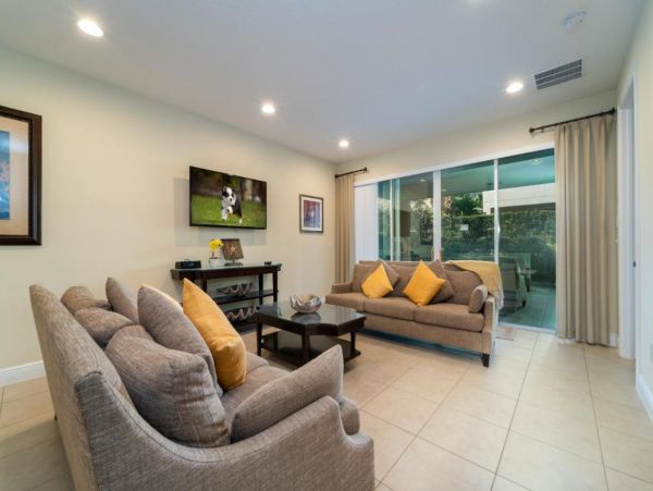 Beautiful 6 Bedroom Home with Game Room
